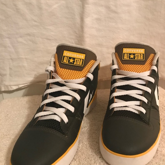 Converse - Picture 3 of 7